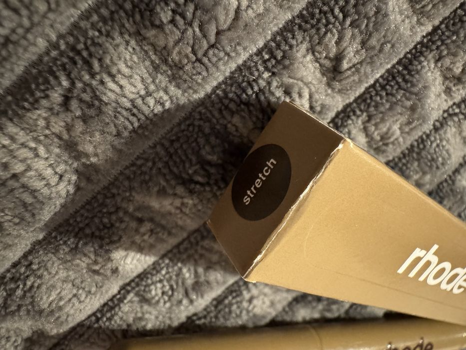 Rhode peptide lip shape