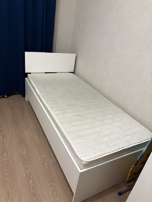 Кровать с матрасом