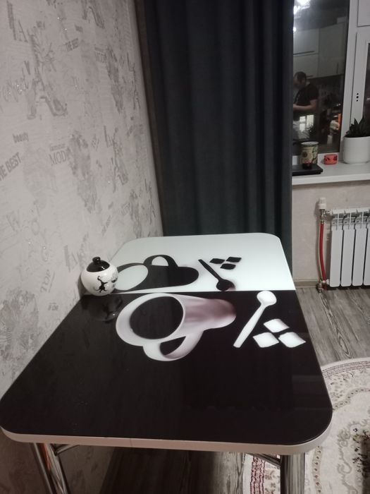 Продам кухонный стол