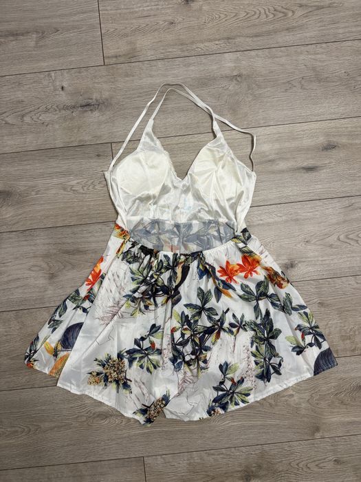 Salopetă de vară cu dantelă alb top și pantaloni scurți