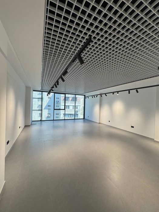 Срочно! Продаётся офис в бизнес центре ор: Аэропорт | вдоль дороги