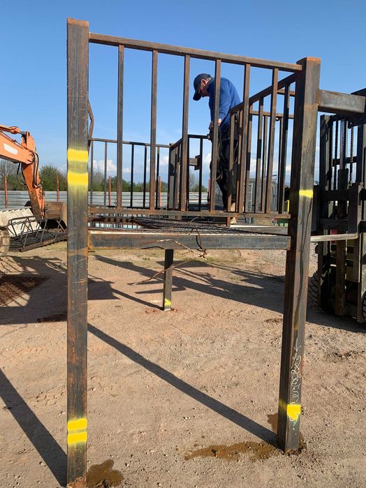 Метално стълбище с парапет, за къща