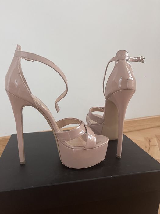 Високи токчета (сандали) на платформа