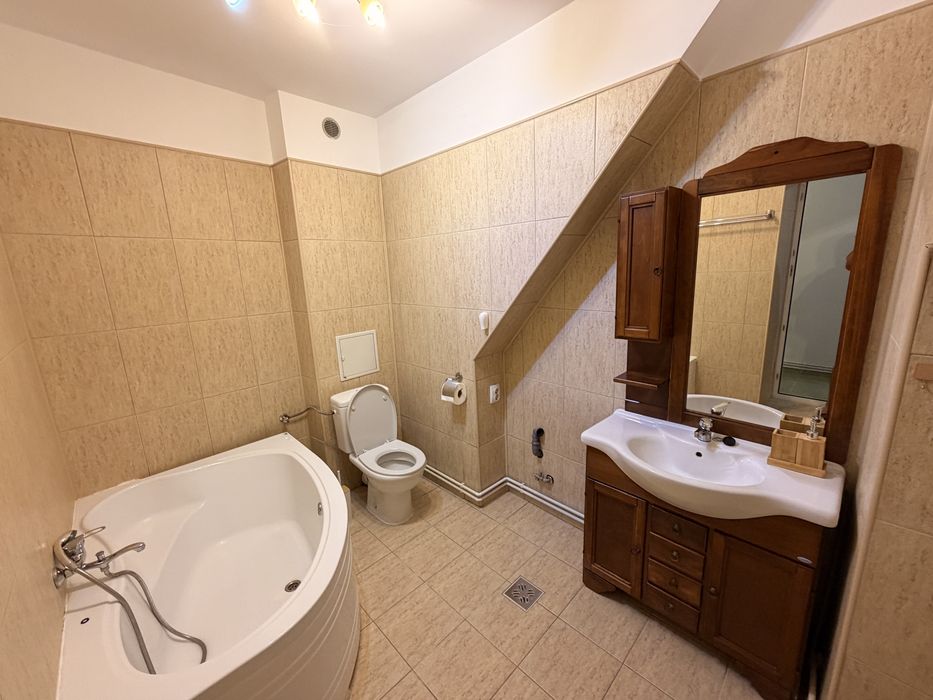 Inchiriez apartament in centru