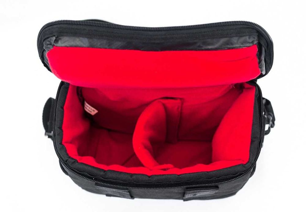 Geanta foto Hama Astana 130. Dimensiuni: 20 x 13 x 17 cm