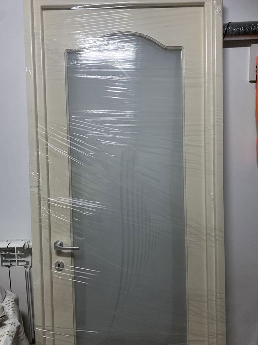 Usa interior lemn masiv