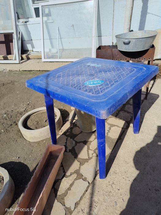 Стол пластиковый кафешный