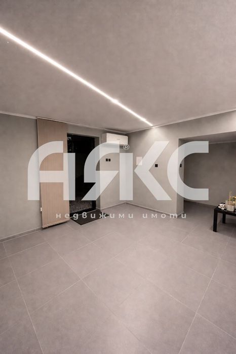 Дава се под наем Офис в София, Център - 30 кв.м за 428.91 € - Снимка #2