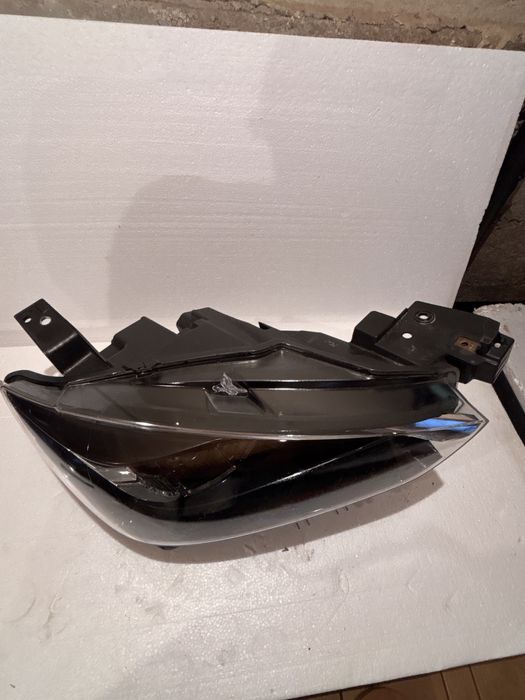 Десен фар Mazda CX-3   D10E-51030