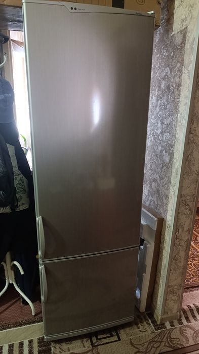 Холодильник в хорошем рабочем состоянии..