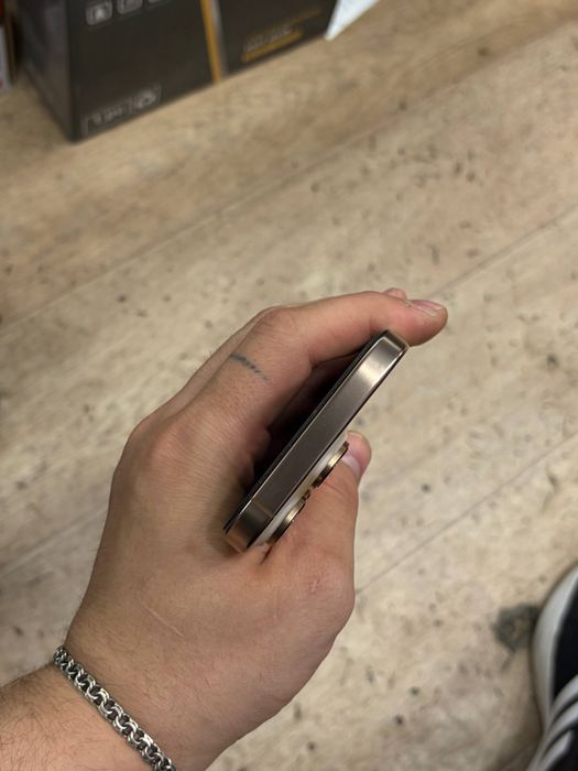 Iphone 16 pro garantiya bor.