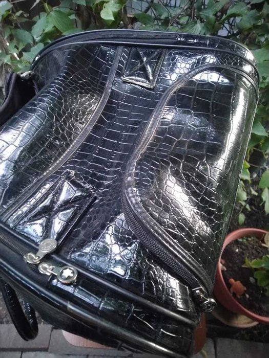 Чемодан - сумка на колесах. б/у