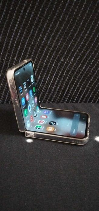 Samsung Galaxy Flip4