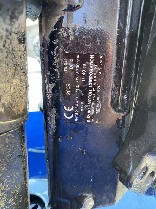 Продва се четири тактово двигател Сузуки 15 коня къс ботуш ел стратер и ръчен стеатер 1380евро тел. 0886560052