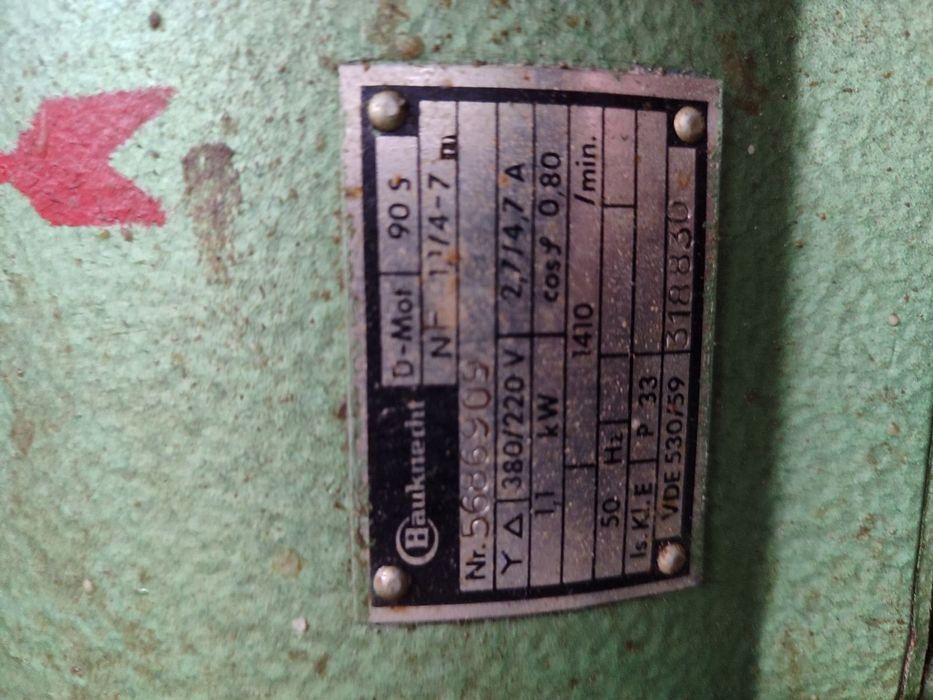 топла преса за врати  и фурнир затопляне с електрически нагреватели