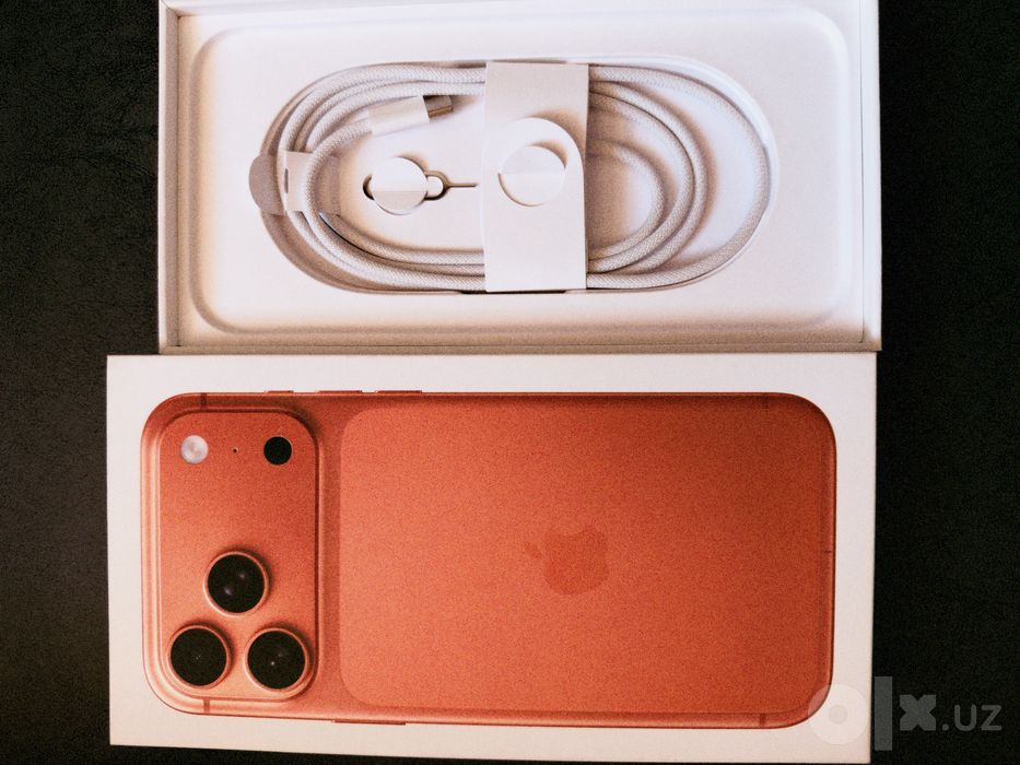 Iphone 17 pro max cosmic orange