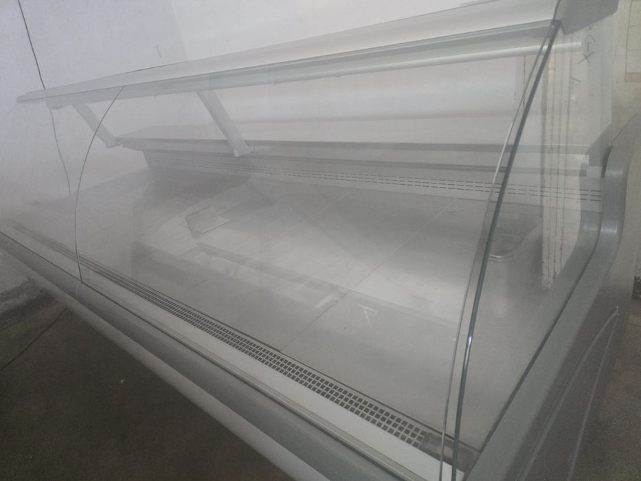 Vitrina frigorifica mezeluri