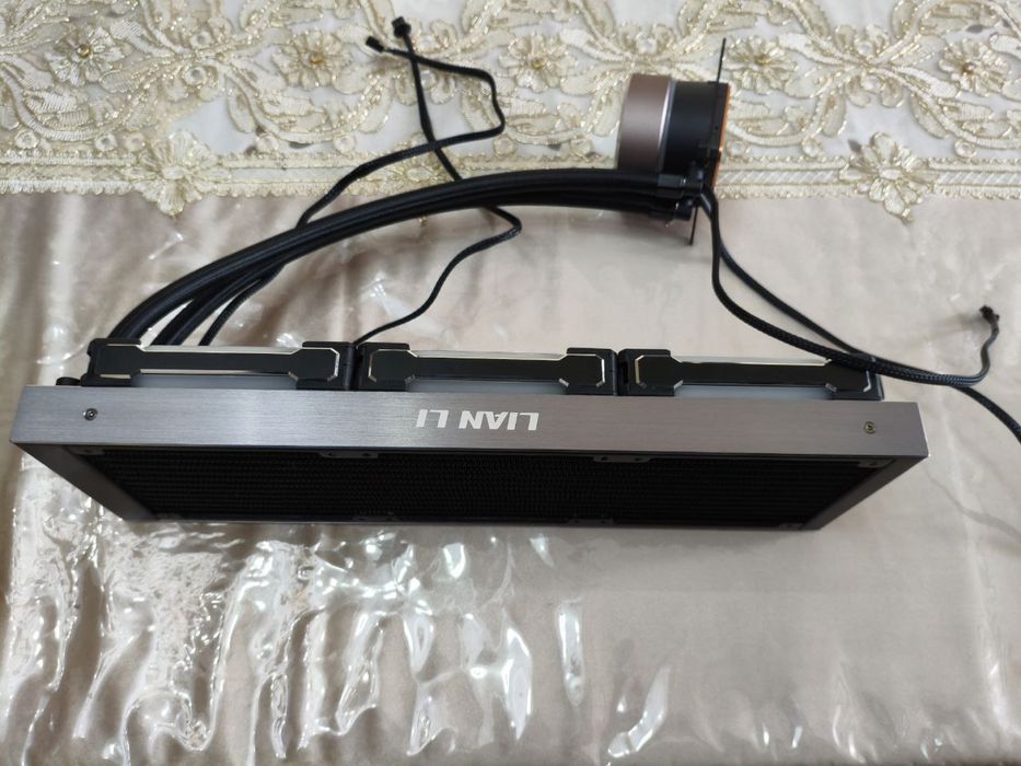 Lian Li Galahad AIO 360 (GA-360SLB)