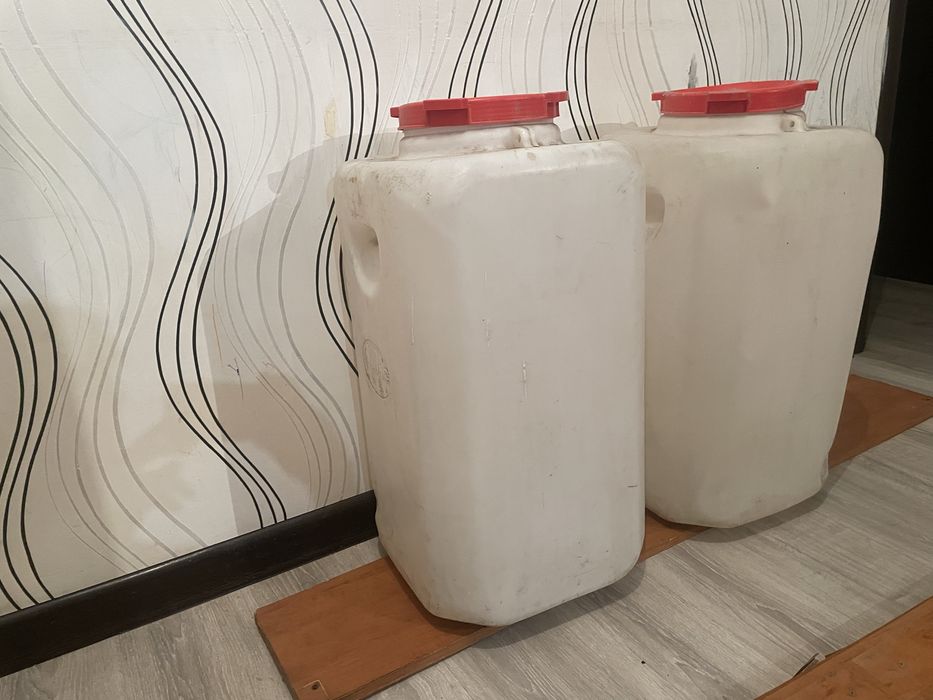 110-литровый емкость для воды.