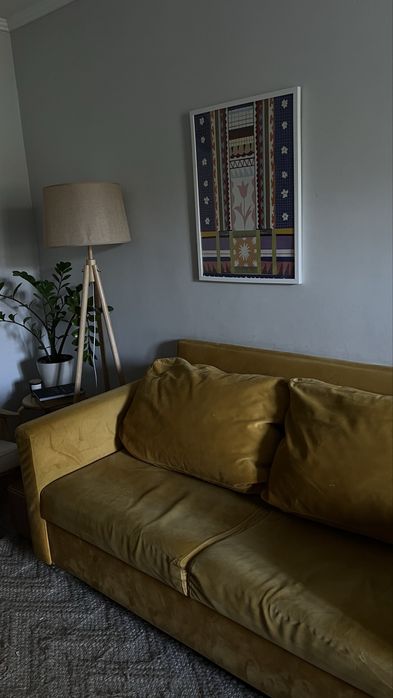 Диван из бархата