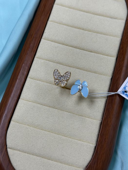 Золотое кольцо с бриллиантами бабочка