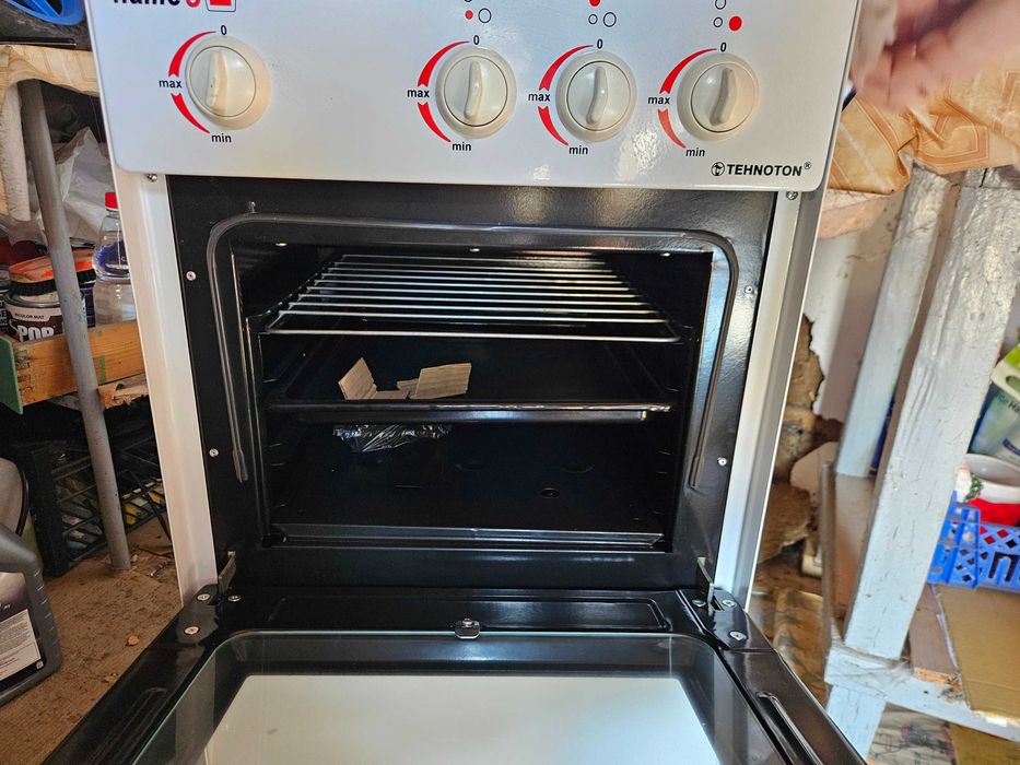 Aragaz / aparat de gatit cu gaze Tehnoton / Cuptor