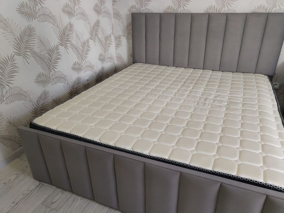 Продам кровать с матрасом