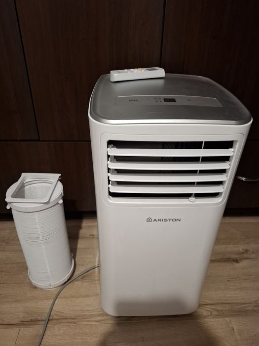 Vand aparat aer conditionat portabil ca nou!!