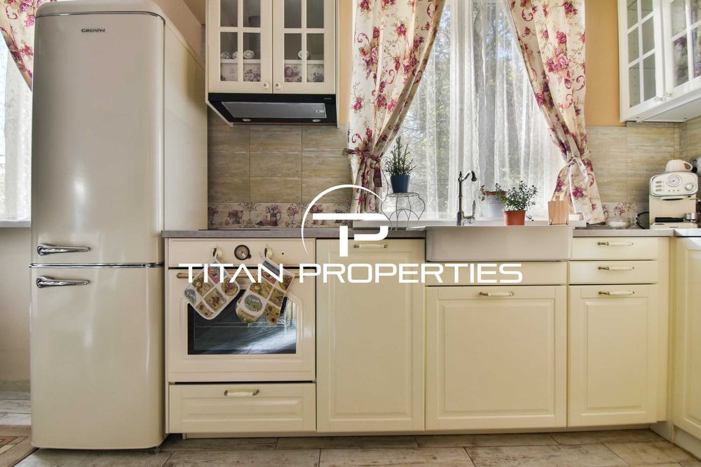 Дава се под наем Тристаен апартамент в София, Център - 70 кв.м за 714 € - Снимка #3