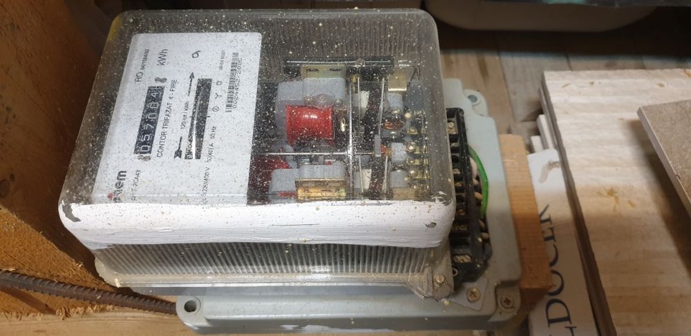 Contor trifazic analogic pasant