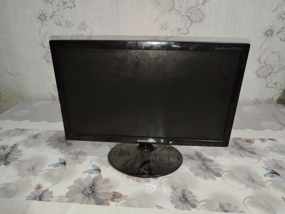 Samsung manitor sotiladi