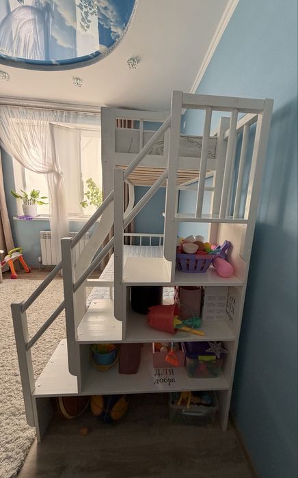 Продам двухярусную кровать