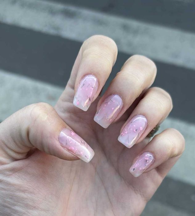 Tehnician unghii gel/GRATUIT