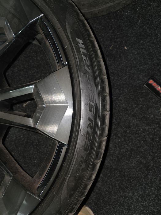 Roti originale BMW XM pe 23 cu caciucuri de vara