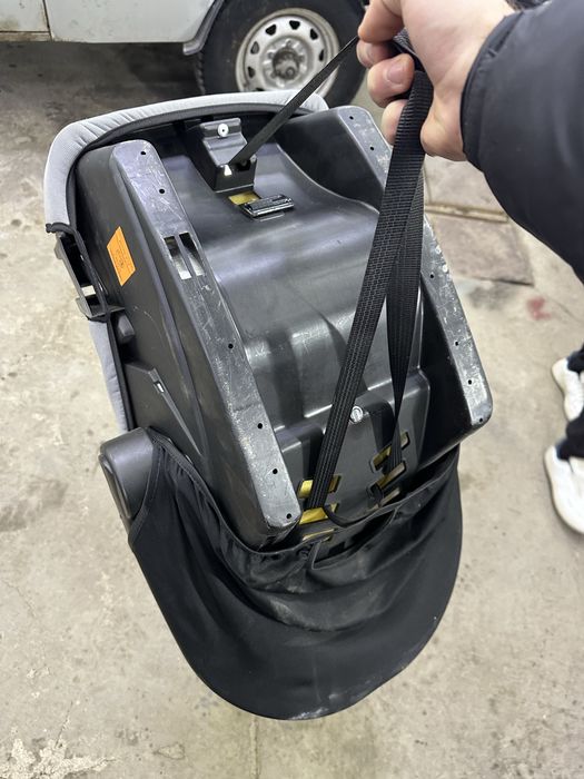 Детское кресло для машины