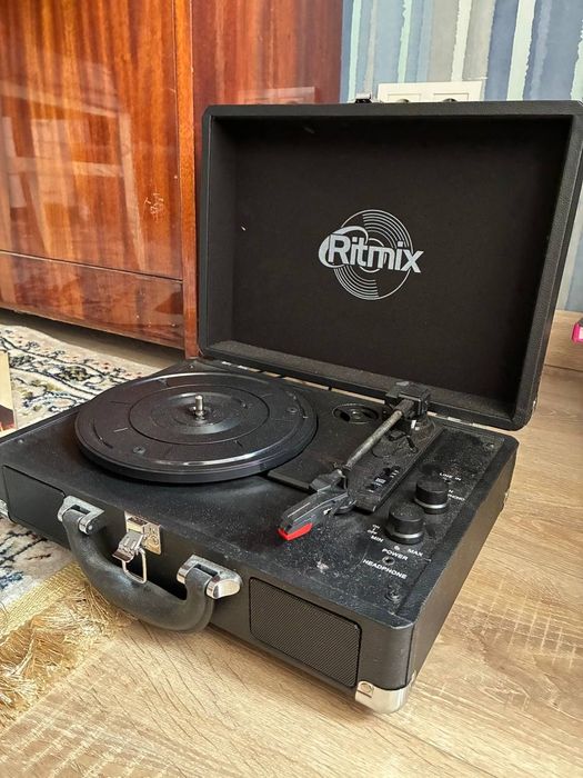 Виниловый проигрыватель Ritmix LP-120B