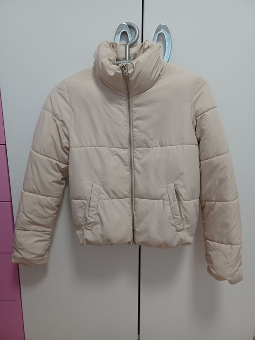 Дамско яке в бежаво