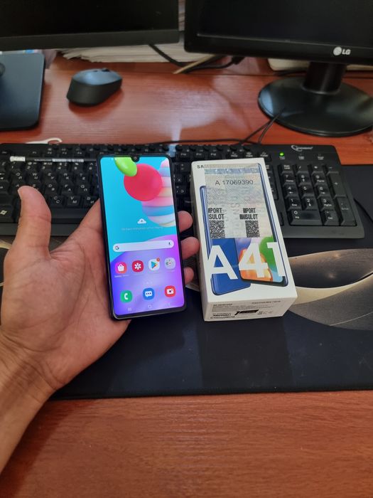 Samsung A41 4/64gb ideal 1yil iwlatilgan yangiday xolati