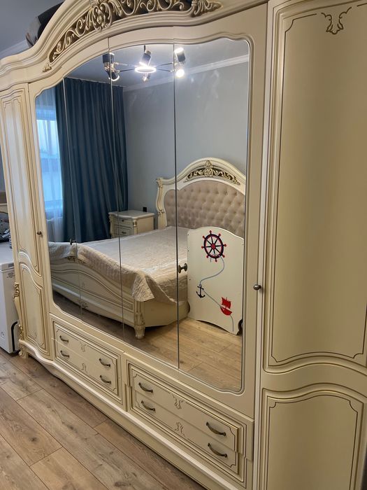 Продам спальный гарнитур