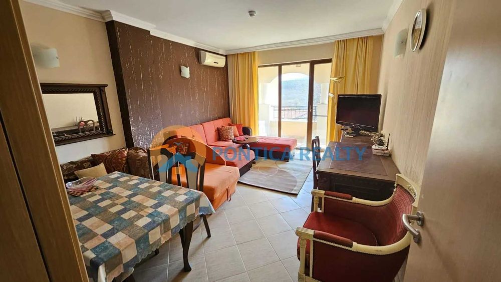 Предлагаме светъл и просторен двустаен апартамент в престижния комплекс Реджина Маре