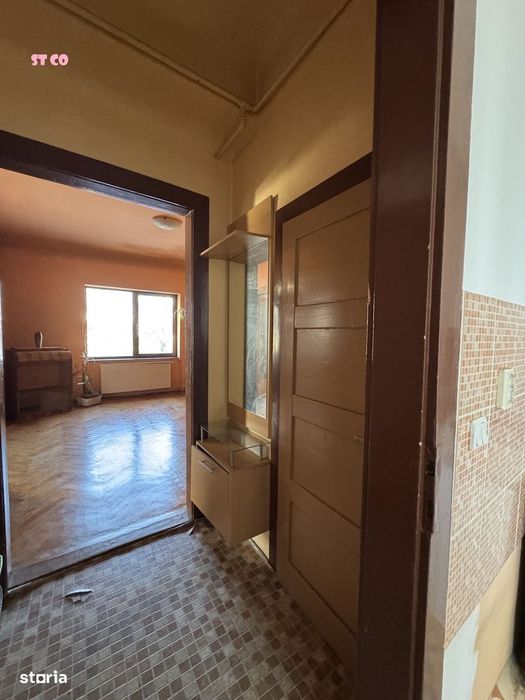 Persoană fizică, vând spatiu de locuit in suprafata total de 98 mp.