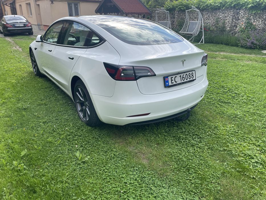 Tesla Model 3 Long Range 2021 POMPA DE CALDURA ,510 km cu 100 % baterie NU SUNT INTERESAT DE SCHIMBURI!! iar prețul este NEGOCIABIL LA FATA LOCULUI!!