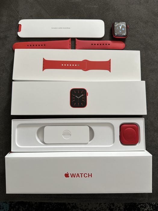 Apple Watch 6 GPS 44мм Red Спешшъл едишън