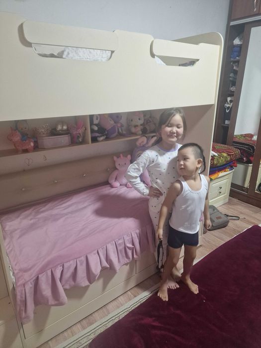 Кровать 2х ярусная с матрасами