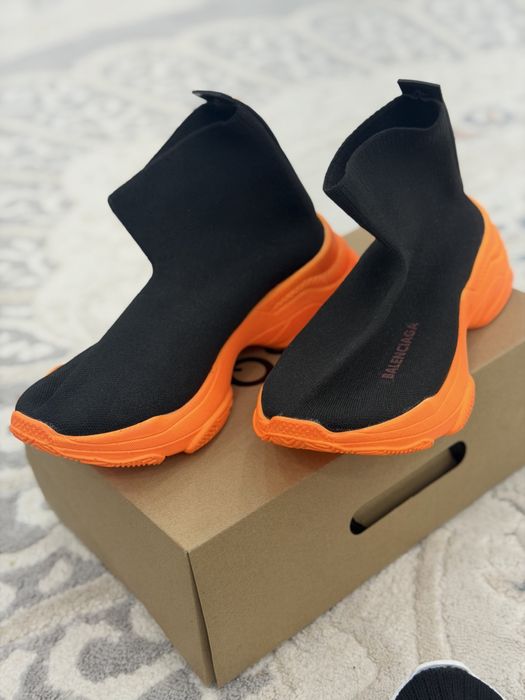 кроссовки-сникеры в стиле “sock sneakers”