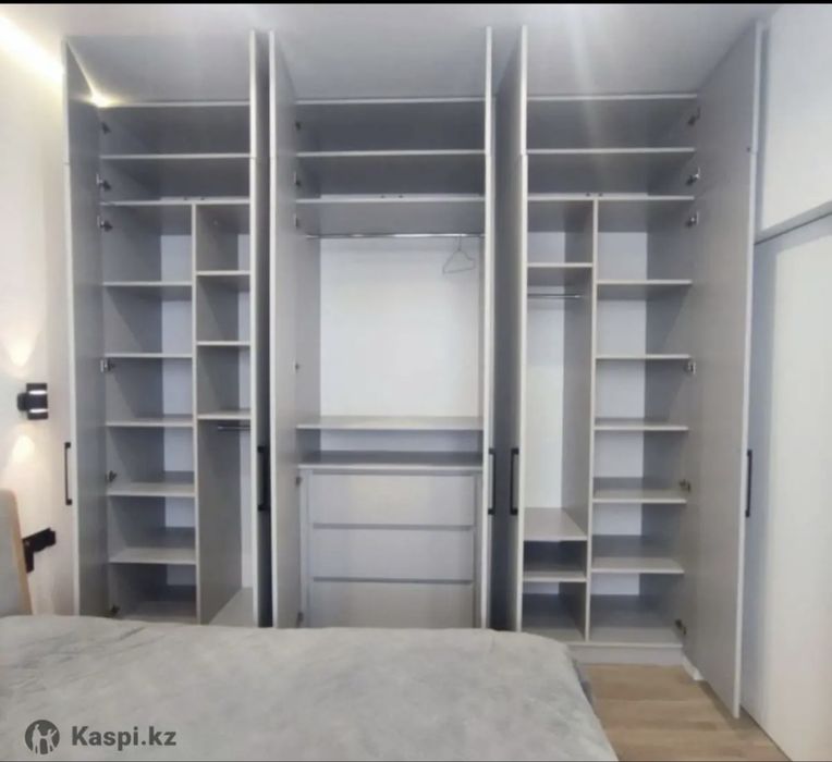 Продам Шкаф новый 300*240