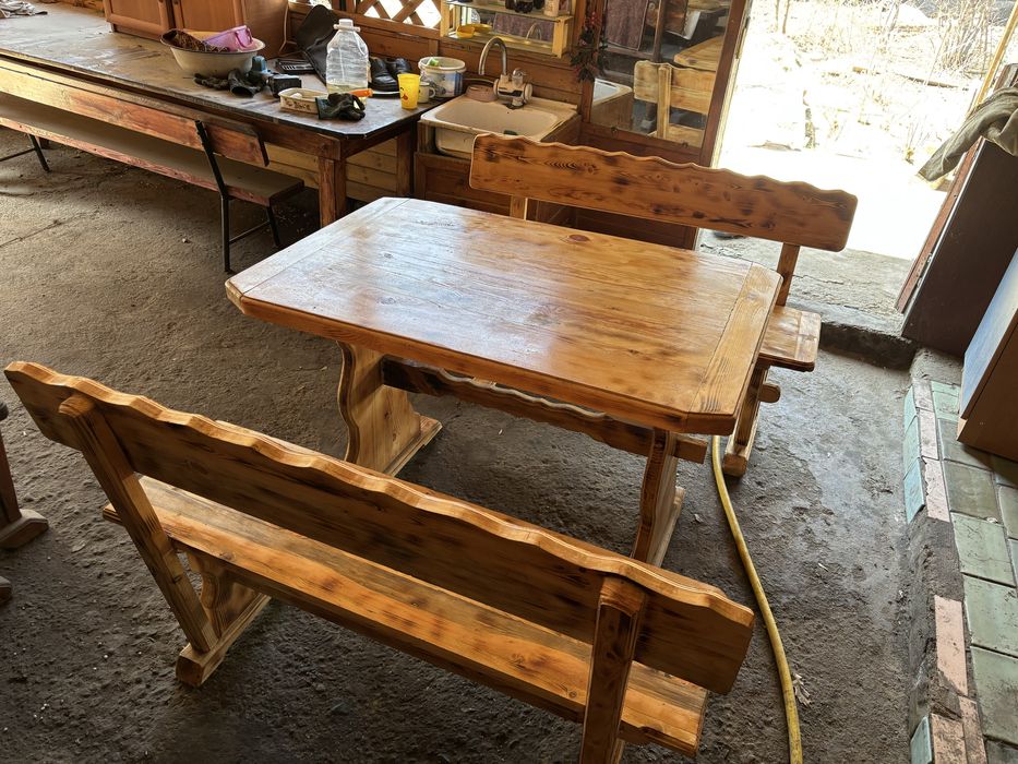 Продам стол с лавочками