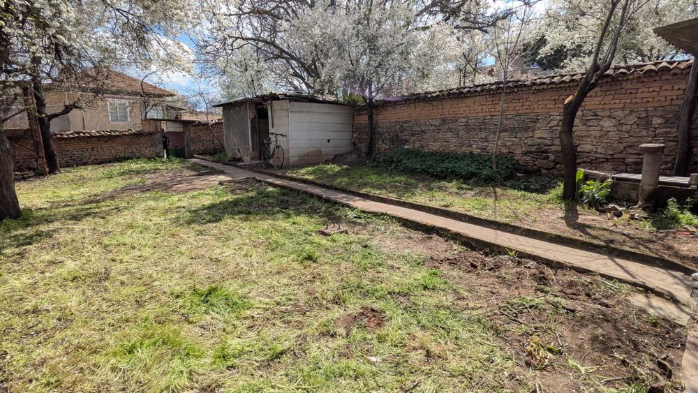 K – 1864 Две къщи в един двор в кв. Добровски