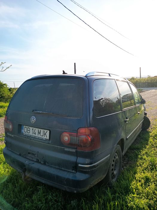 VW Sharan avariat