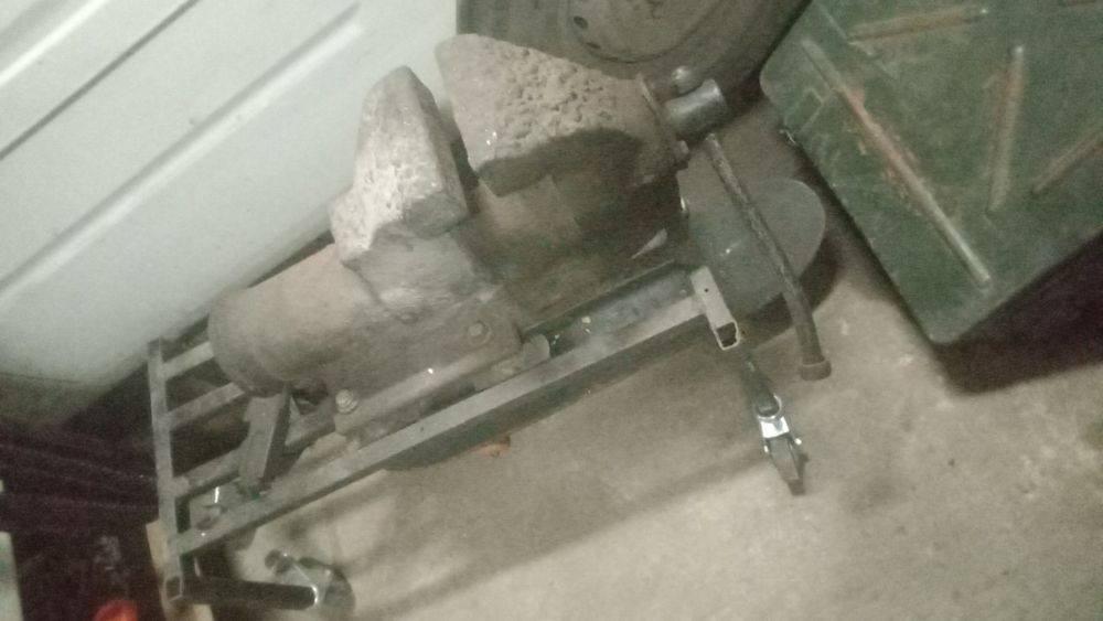 Продам тиски кузнечные